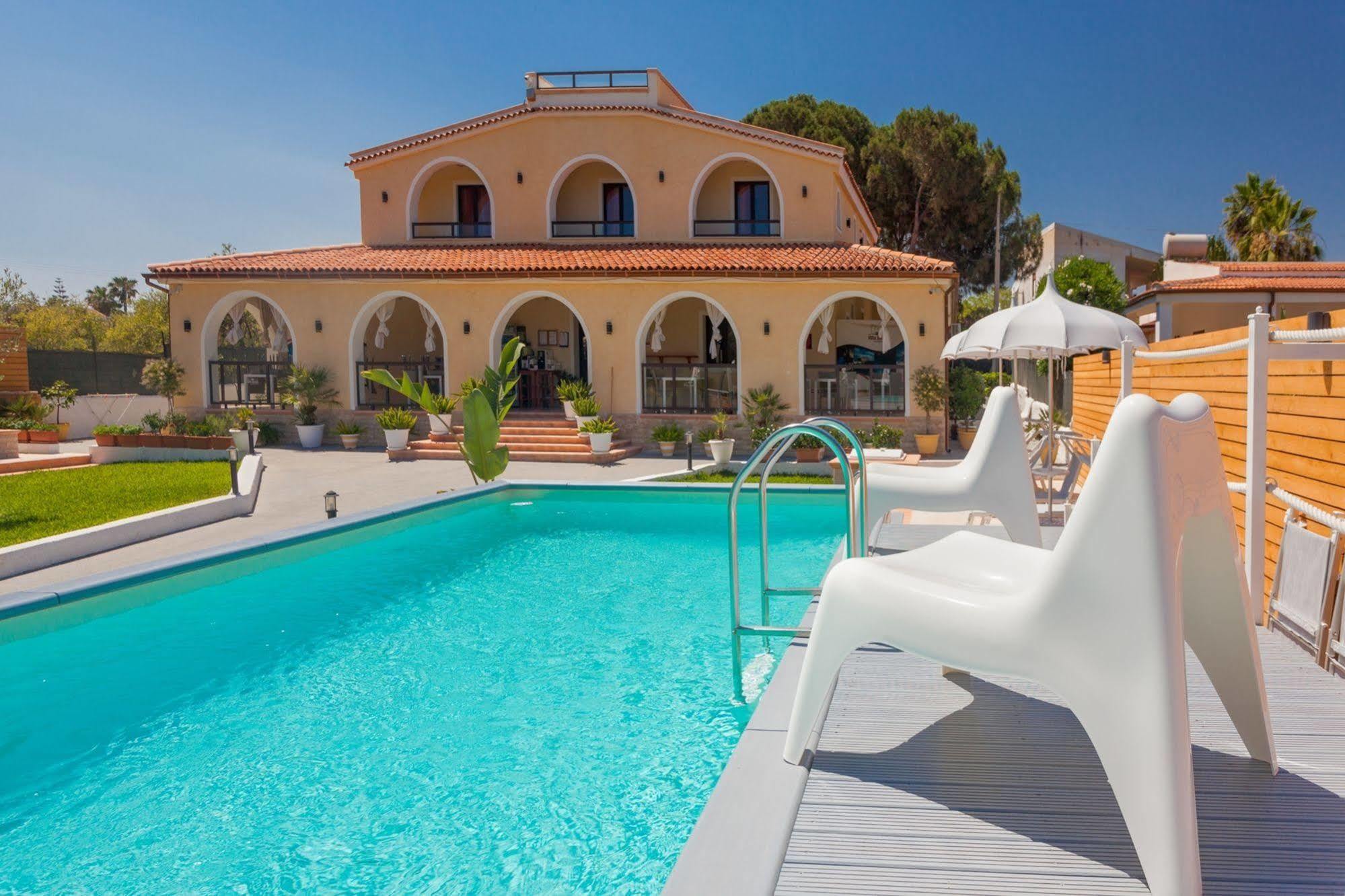 Villa Sunset B&B/Apartments Fontane Bianche Kültér fotó